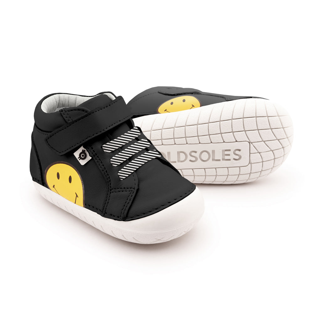 נעלי צעד ראשון לילדים בצבע שחור עם סמיילי. מומלצות ע"י רופא פודיאטריה