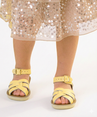 סנדלי Swimmer לילדים של Salt Water - צהוב בננה