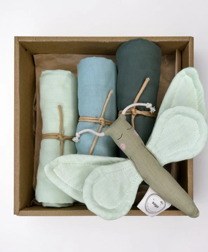 מארז לידה פרפר בגווני אלוורה – חיתול בד, פרפר מרשרש, כרטיס ברכה - מתנה ליולדת