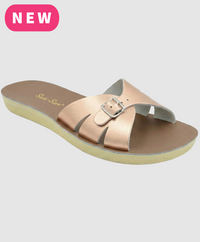 דגם בורדווק סלייד לנשים מבית סולט ווטר מציג שילוב ייחודי בין מראה הכפכף קלאסיק סלייד לבין הסוליה הרכה והמפורסמת של סנדלי סולטווטר