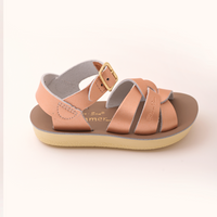 סנדלי סווימר זהב אדום בסגירת סקוטש של Salt Water - סנדלים קלים ונוחים לצעד ראשון