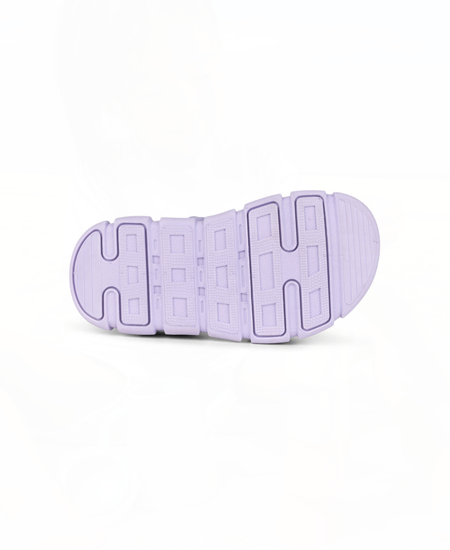 מבט על סוליה נגד החלקה של סנדלים סגולים מבית swim essentials