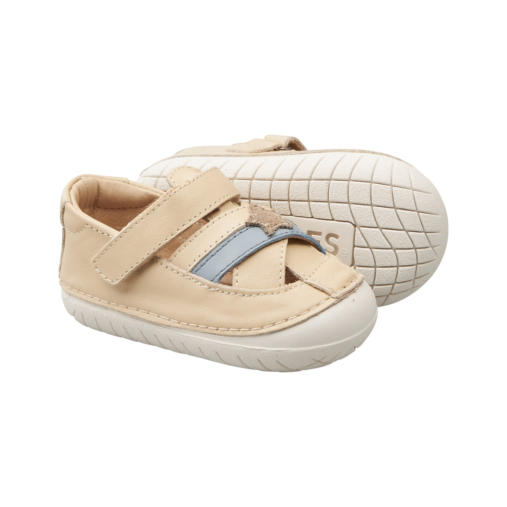 ה- MARCHING PAVE הן נעלי הצעד הראשון האהובות על הורים וילדים מבית Old Soles, אפשרות מצוינת למי שחיפש.ה דגם בין נעל לסנדל לצעדים הראשונים בקיץ הישראלי.