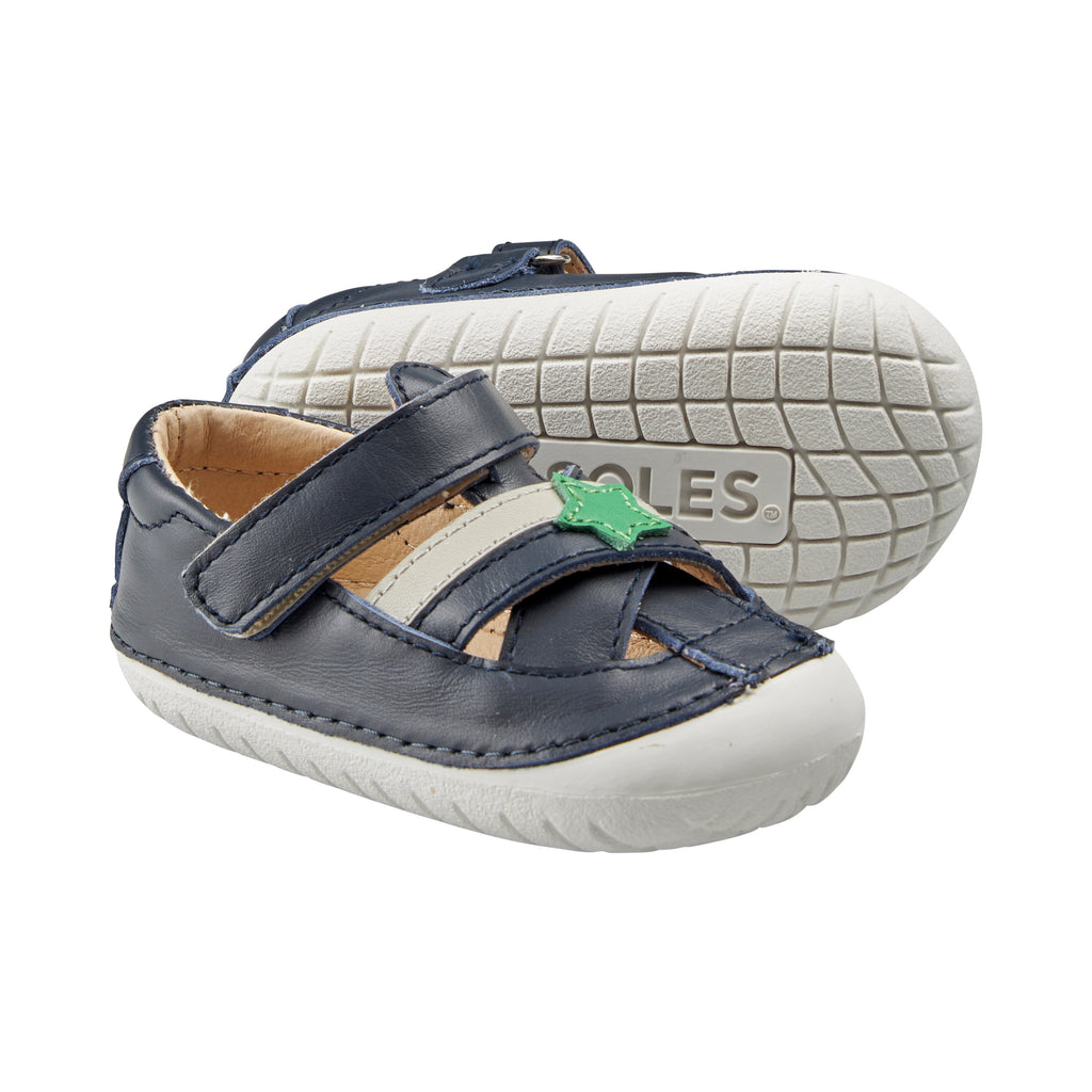 ה- MARCHING PAVE הן נעלי הצעד הראשון האהובות על הורים וילדים מבית Old Soles, אפשרות מצוינת למי שחיפש.ה דגם בין נעל לסנדל לצעדים הראשונים בקיץ הישראלי.
