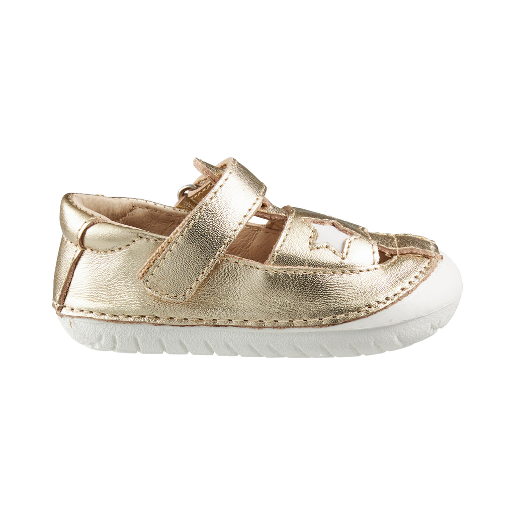 ה- SPRINGY PAVE הן נעלי הצעד הראשון האהובות על הורים וילדות מבית Old Soles, אפשרות מצוינת למי שחיפש.ה דגם בין נעל לסנדל לצעדים הראשונים בקיץ הישראלי.