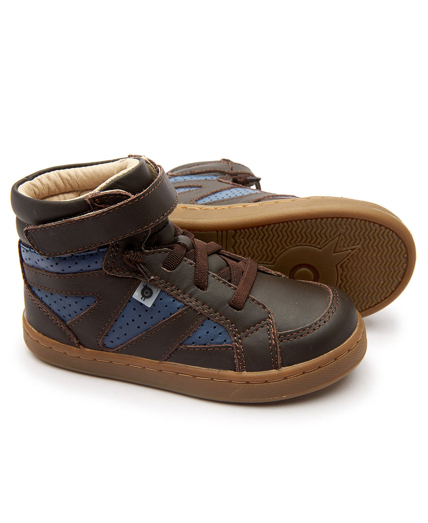 נעליים ספורטיביות גבוהות מבית אולד סולס בצבעים חום וכחול פטרול, מעוצבות באוסטרליה ועשויות מעור רך